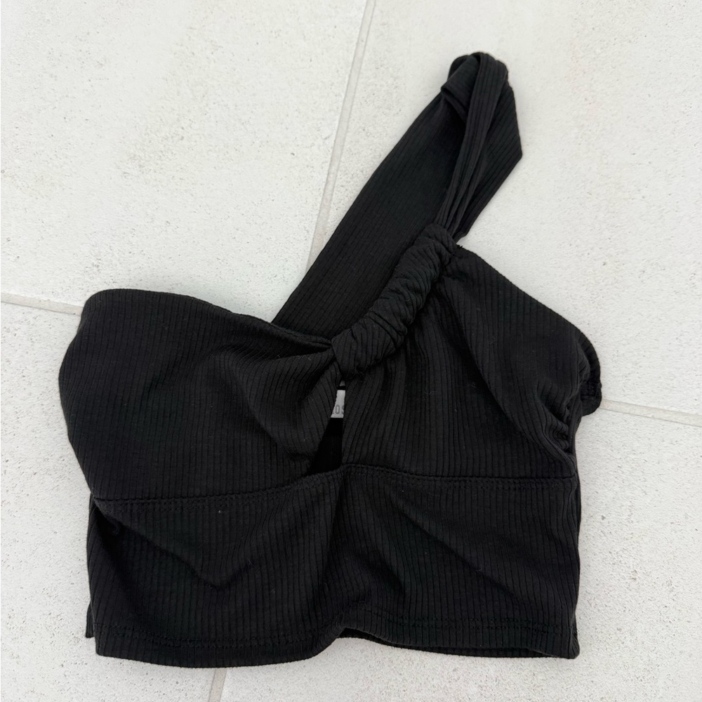 Black One-Shoulder Ribbed Crop Top